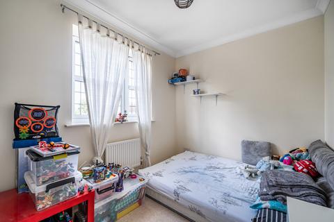 37 Monro Drive, Guildford, GU2 9PS