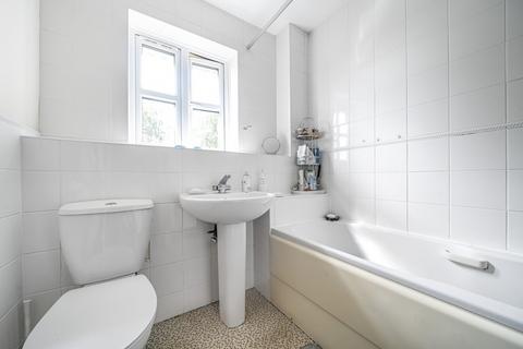 37 Monro Drive, Guildford, GU2 9PS
