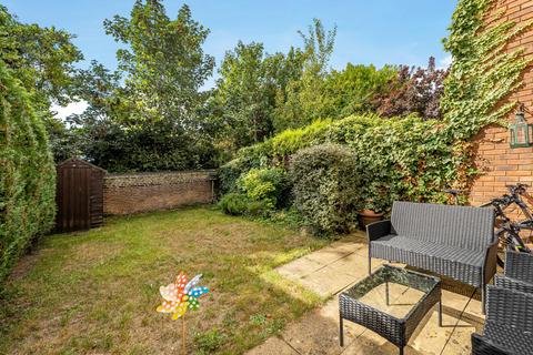 37 Monro Drive, Guildford, GU2 9PS