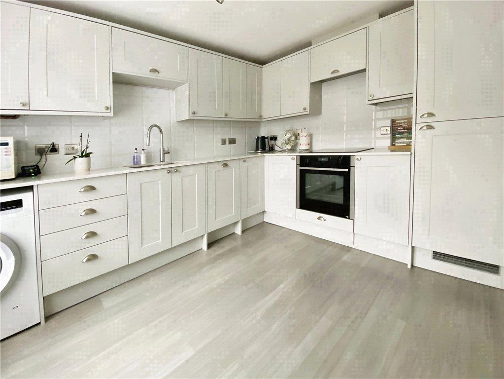 Howell Close, Arborfield, Reading 3 bed end of terrace house for sale £400,000