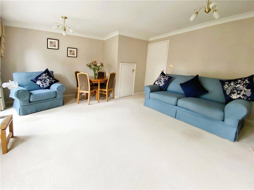 Howell Close, Arborfield, Reading 3 bed end of terrace house for sale £400,000