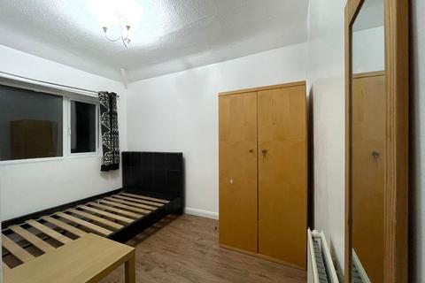 1 bedroom in a house share to rent, Double Room