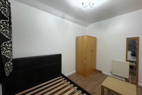 1 bedroom in a house share to rent, Double Room