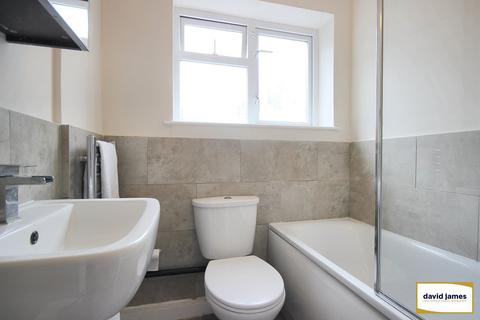 2 bedroom maisonette to rent, Southborough Lane, Bromley