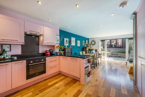 4 bedroom terraced house for sale, Ridge Road, London, NW2