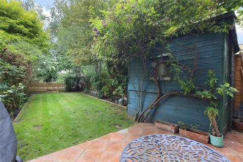 3 bedroom terraced house to rent, Twilley Street, Wandsworth SW18