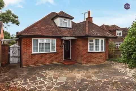 3 bedroom bungalow to rent, Langley Way, Hertfordshire WD17