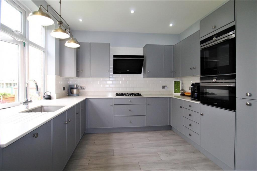 St. Lesmo Road, Greater Manchester SK3 4 bed semidetached house to