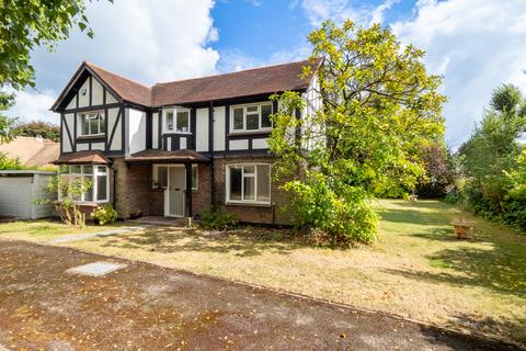 4 bedroom detached house to rent, Woodcote Avenue, Wallington SM6