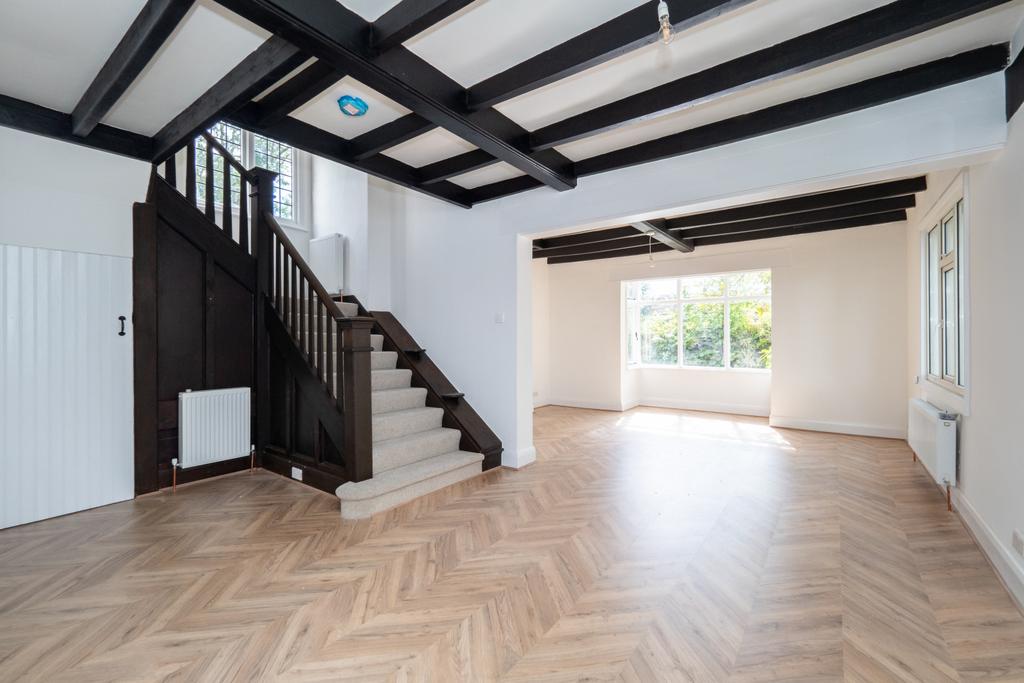 Woodcote Avenue, Wallington SM6 4 bed detached house to rent £4,500