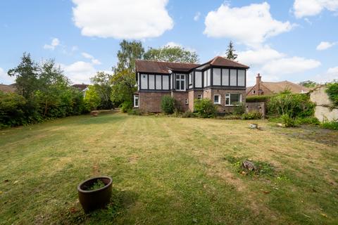 4 bedroom detached house to rent, Woodcote Avenue, Wallington SM6