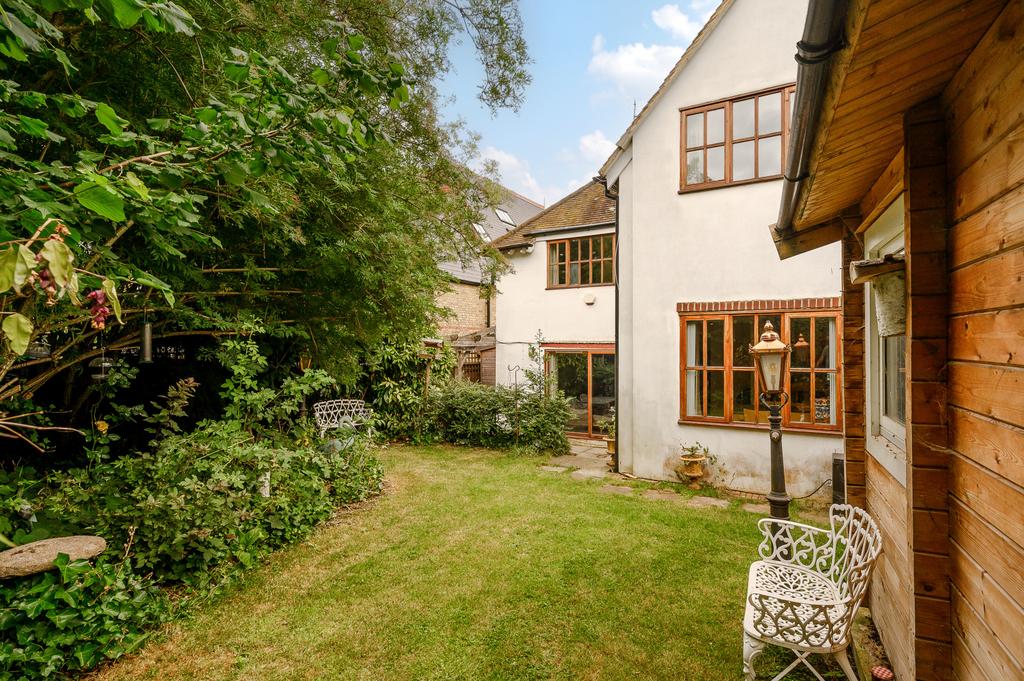 Kenilworth Avenue, Wimbledon SW19 4 bed detached house for sale £