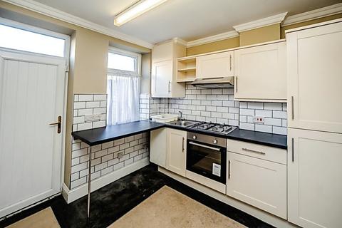 2 bedroom terraced house to rent, Trevelyan Street, West Yorkshire HD5