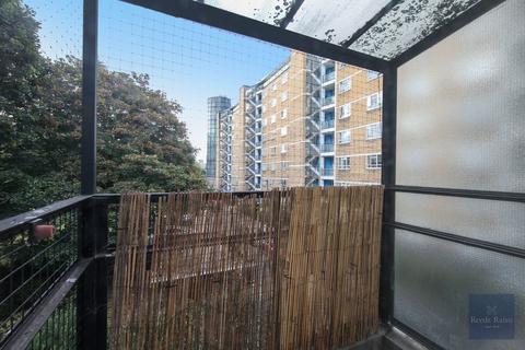 3 bedroom apartment for sale, Churchill Gardens, London SW1V