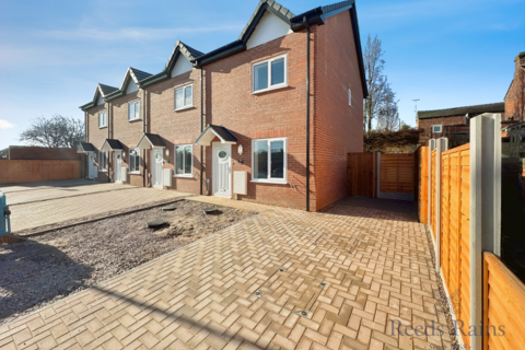 3 bedroom end of terrace house for sale, Queen Street, Newcastle ST5