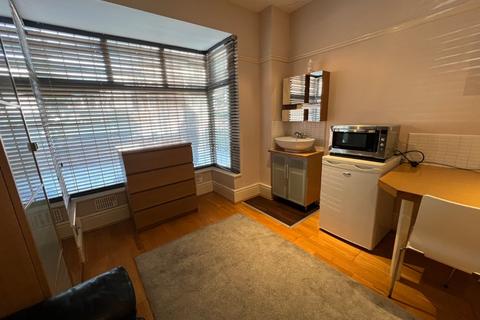 Studio to rent, Blackacre Road, West Midlands DY2