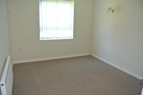 2 bedroom flat to rent, Dell Court Dell Road, Suffolk NR33