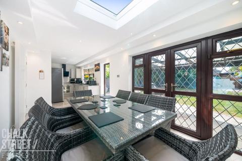 17 Hazell Crescent, Romford, RM5 2AL