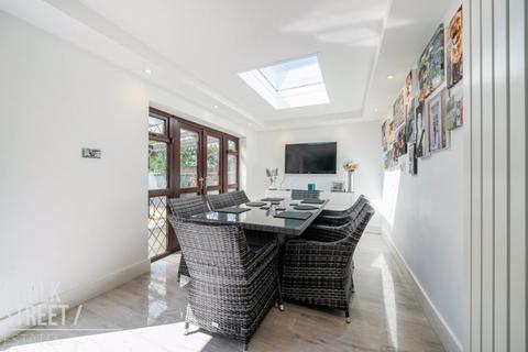 17 Hazell Crescent, Romford, RM5 2AL