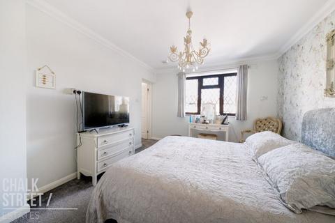 17 Hazell Crescent, Romford, RM5 2AL