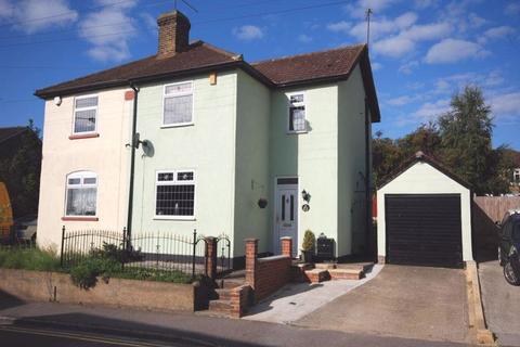 2 bedroom property to rent, Ship Lane, South Ockendon