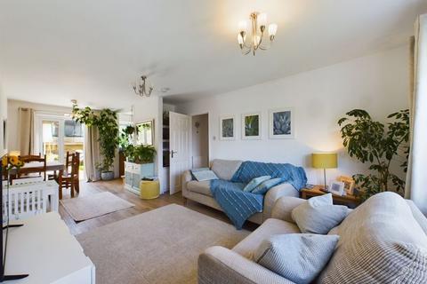 15 Bincombe Drive, Crewkerne, TA18 7BE