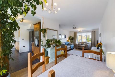 15 Bincombe Drive, Crewkerne, TA18 7BE