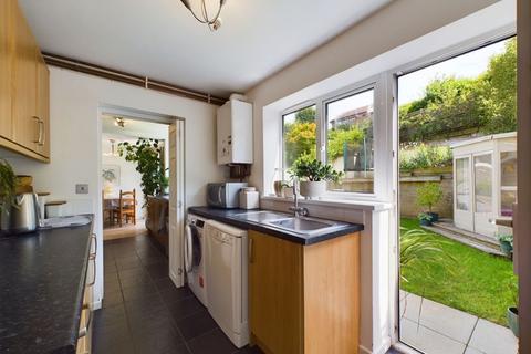 15 Bincombe Drive, Crewkerne, TA18 7BE