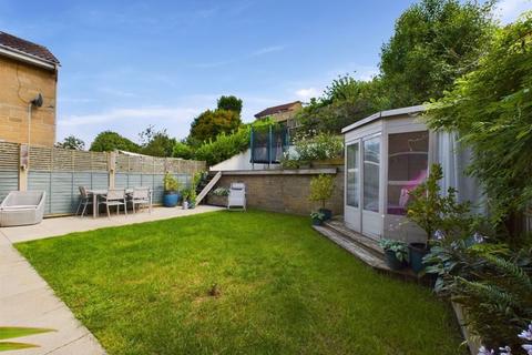 15 Bincombe Drive, Crewkerne, TA18 7BE