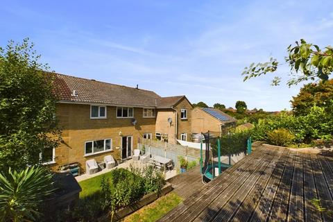 15 Bincombe Drive, Crewkerne, TA18 7BE