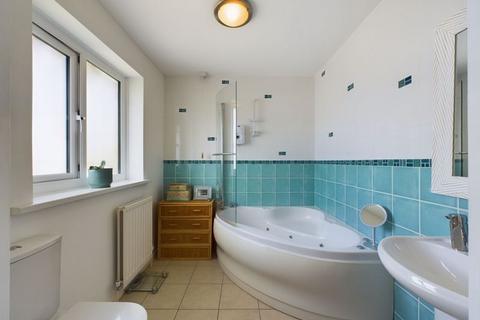 15 Bincombe Drive, Crewkerne, TA18 7BE