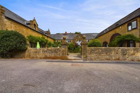 3 bedroom coach house for sale, 2 Speke Court, Ilminster