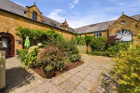 3 bedroom coach house for sale, 2 Speke Court, Ilminster