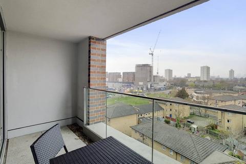 3 bedroom flat to rent, 41 Devons Road, London E3