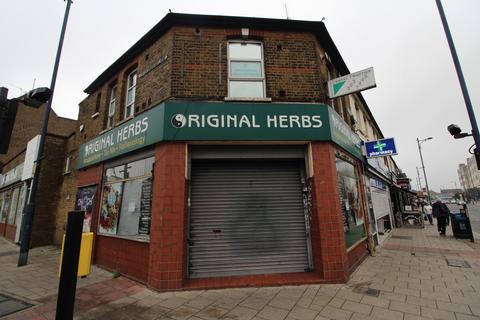 Retail property (high street) to rent, Welling High Street, Welling, DA16