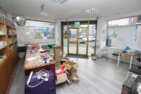 Retail property (high street) to rent, Welling High Street, Welling, DA16