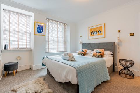 11 Oakfield Place, Bristol, BS8 2BJ