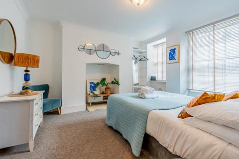 11 Oakfield Place, Bristol, BS8 2BJ