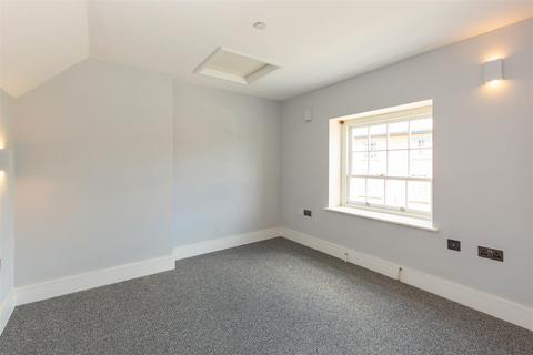 2 bedroom apartment to rent, Central Abingdon