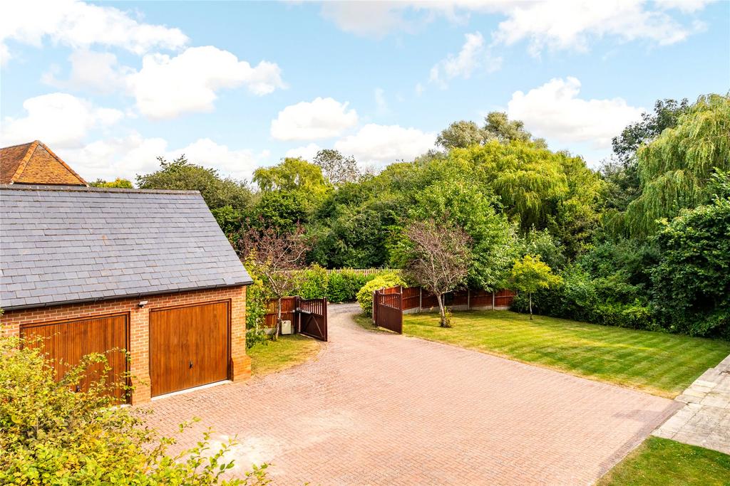 Driveway/Garage