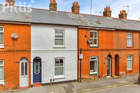 2 bedroom terraced house to rent, Caesars Road Newport PO30