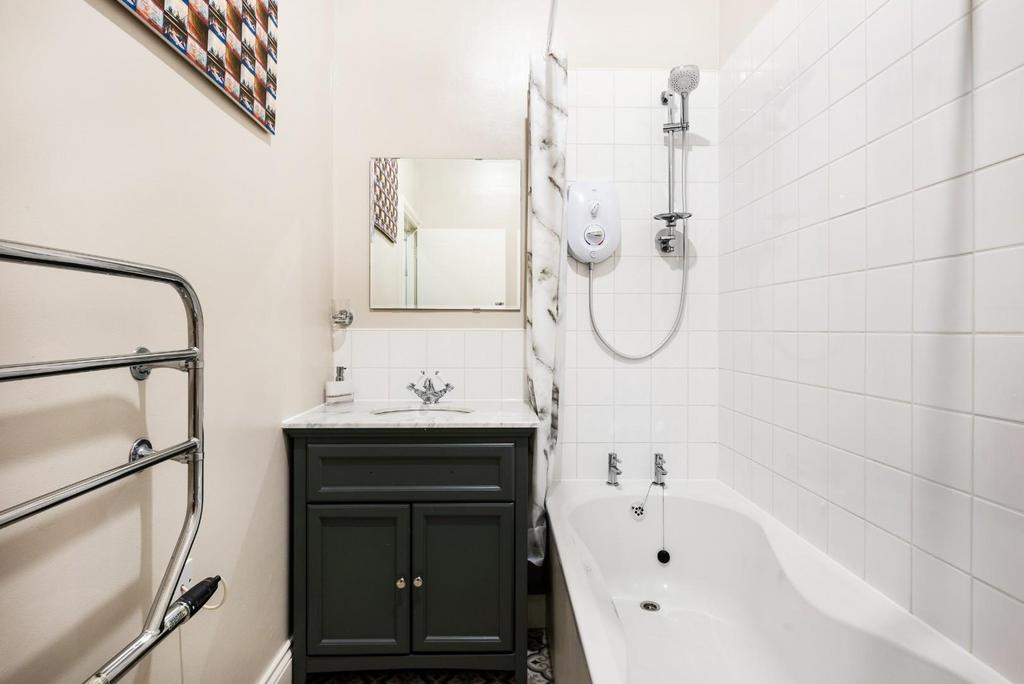 F5, 33 Grosvenor Place, Bath, BA1 6 BA-12.jpg