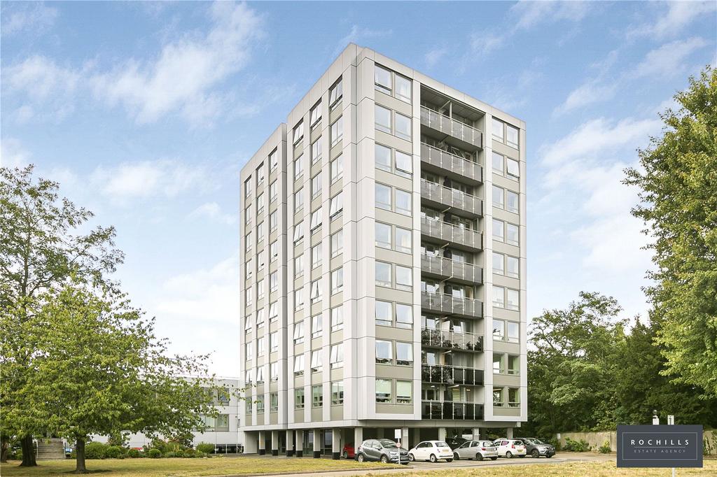 Wellington Close, WALTONONTHAMES... 2 bed apartment for sale £350,000