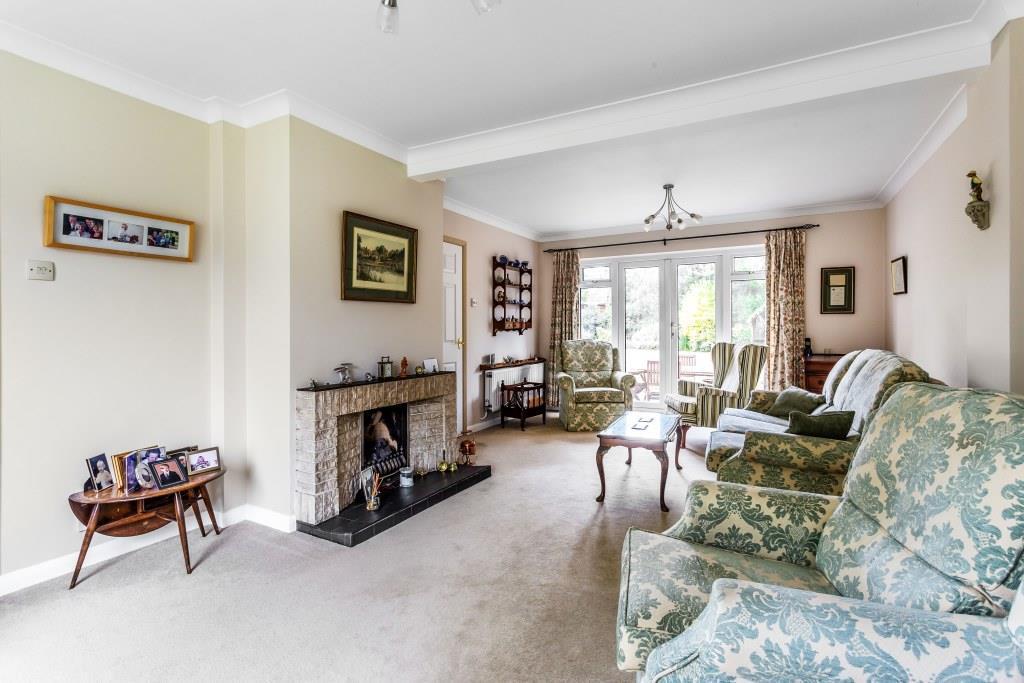 LIVING ROOM2.jpg