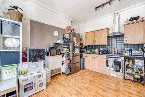 2 bedroom flat for sale, Shakespeare Road, Worthing, West Sussex, BN11