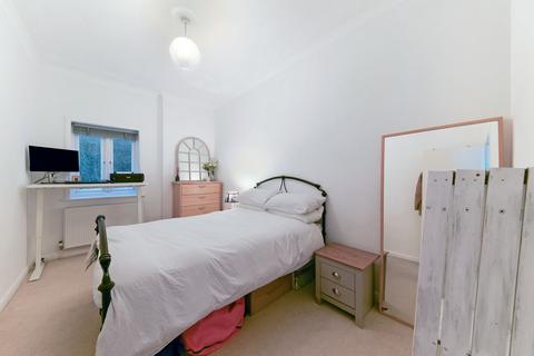 2 bedroom flat for sale, Effingham Road, Surbiton KT6