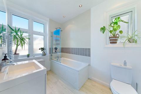 33a Effingham Road, Long Ditton, Surbiton, KT6 5JZ