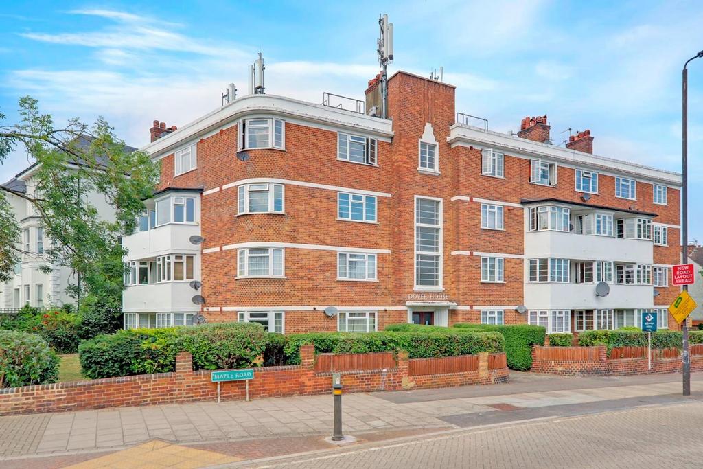 15-93d4 JHProp Wpen - 17 Dover House - 43-medium.jpg
