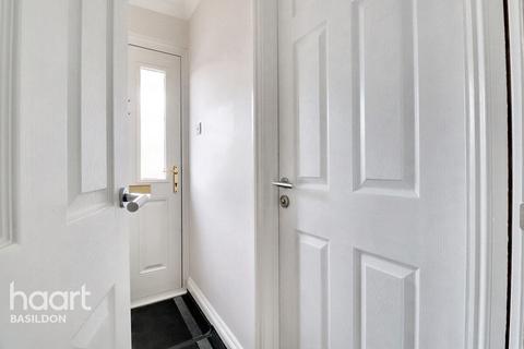 3 bedroom semi-detached house for sale, Burlington Court, BASILDON