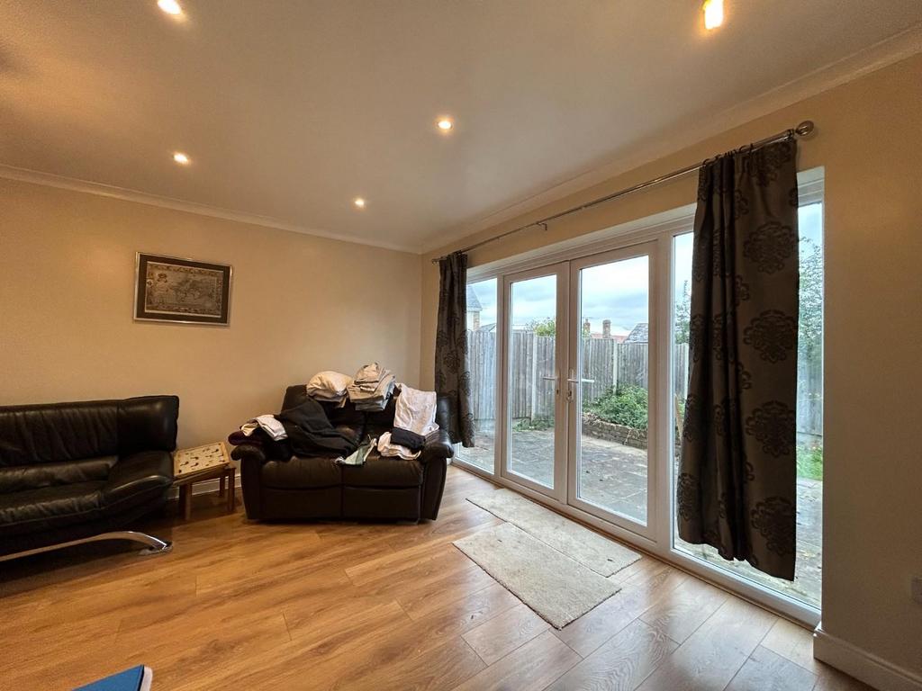 Ramsey Road, Halstead CO9 3 bed detached house to rent £1,450 pcm (£
